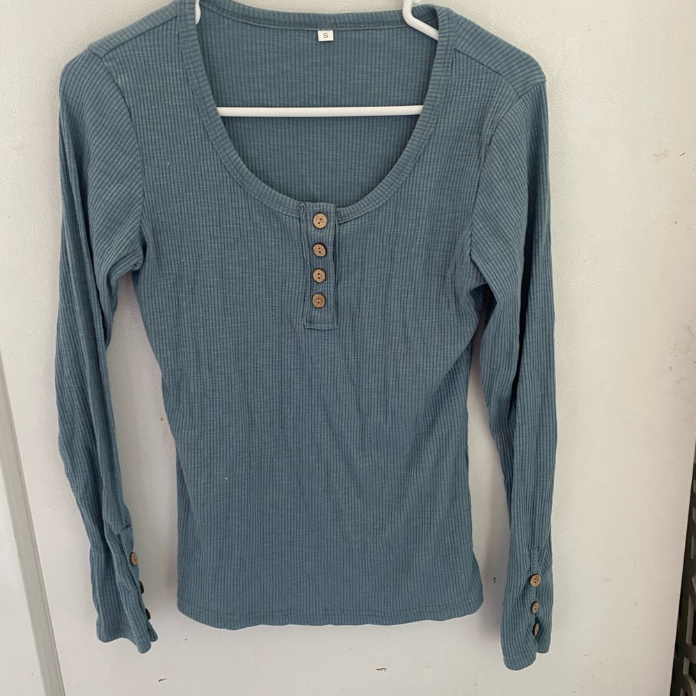Ribbed Scoop-Neck Henley Long Sleeve Top — Dusty Blue